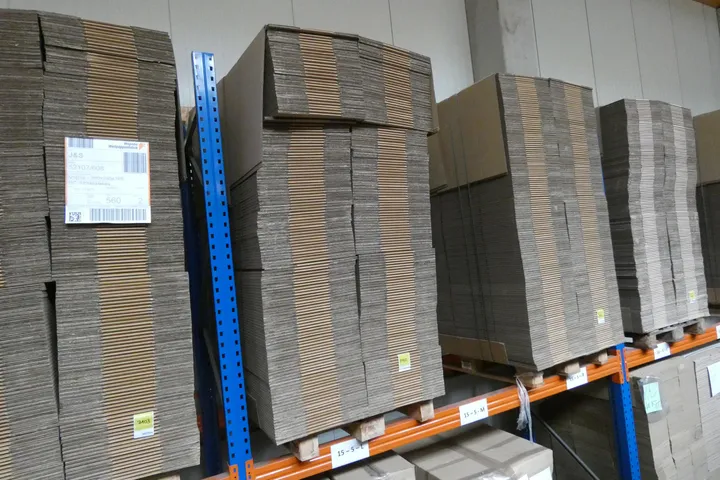 Konvolut Kartonagen WPK (2x4) fefco 0201 Umfang: Palette mit Inhalt